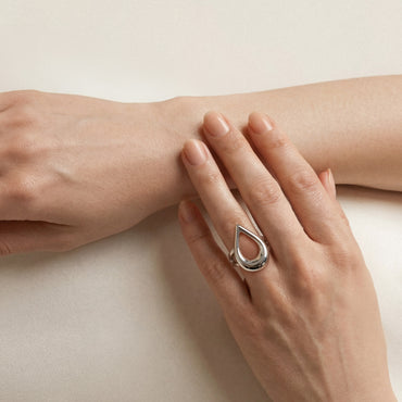 Aeris Loop White Gold Ring