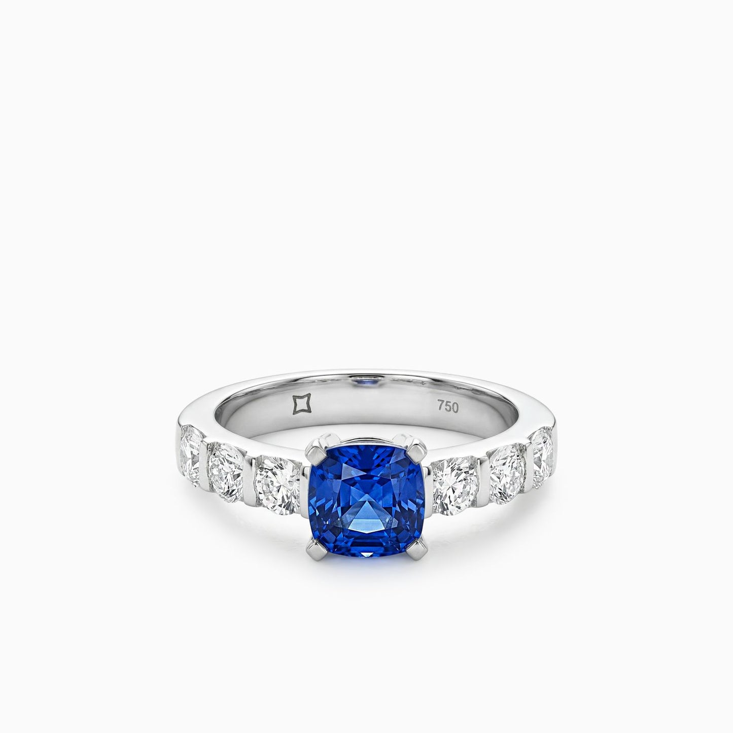 Canlı Mavi Safir Yüzük
