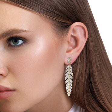 Yaprak Figürlü Yuvarlak Kesim Pırlanta Küpe