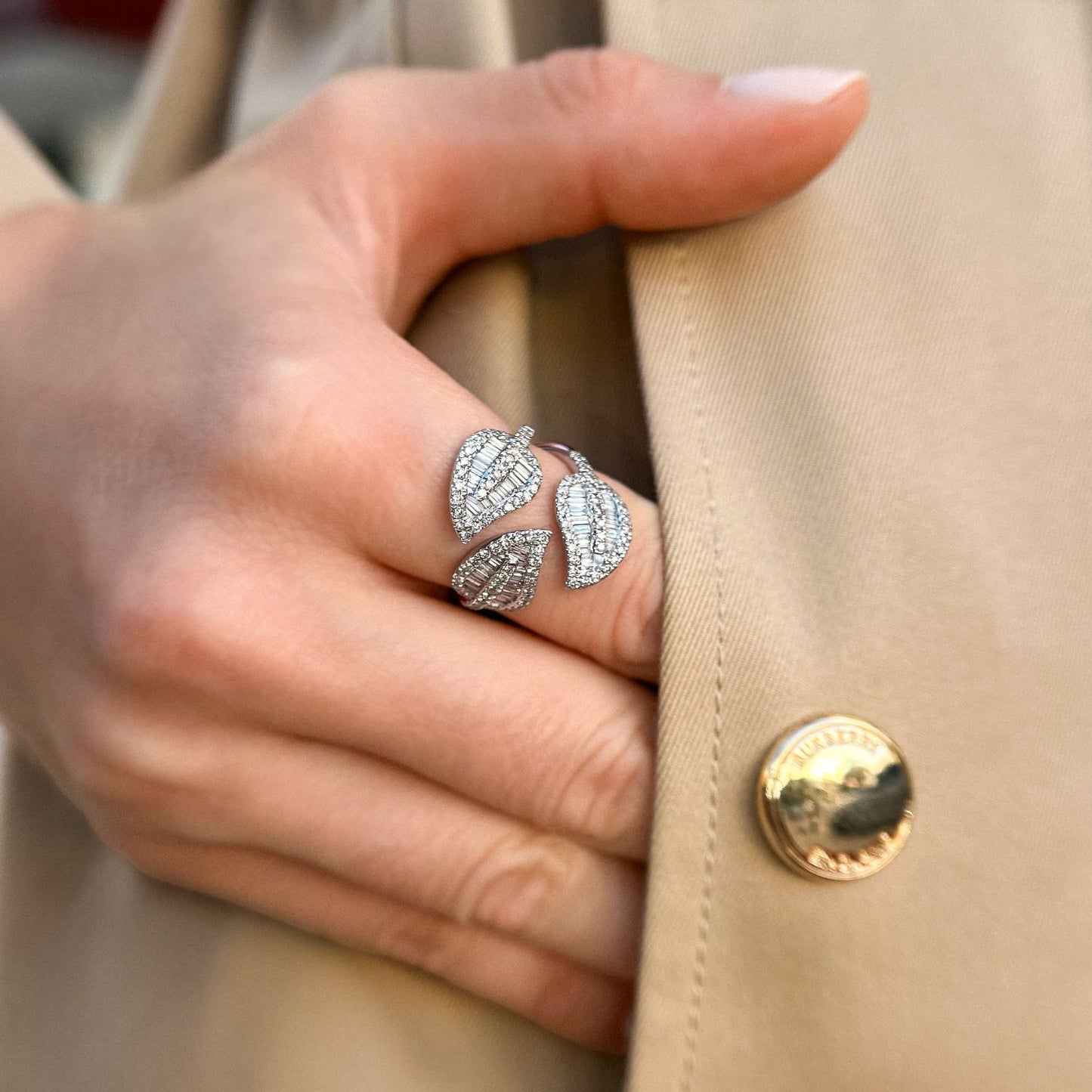 Yaprak Figürlü Pırlanta Yüzük