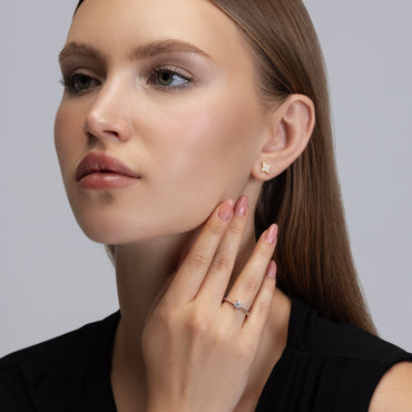 0.30ct Diamond Engagement Ring with Oval-Tipped Prongs