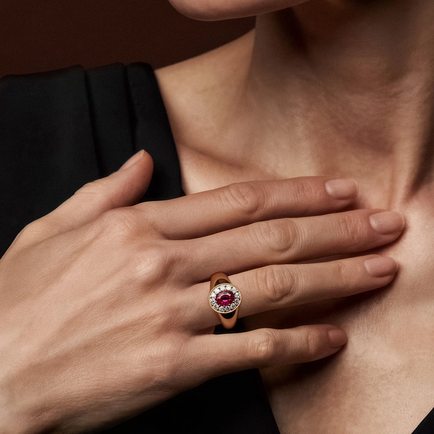1.09 Karat Oval Kesim Yakut Yüzük
