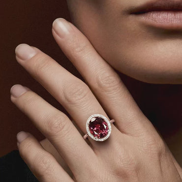 4.88 Karat Oval Kesim Rubelit Yüzük